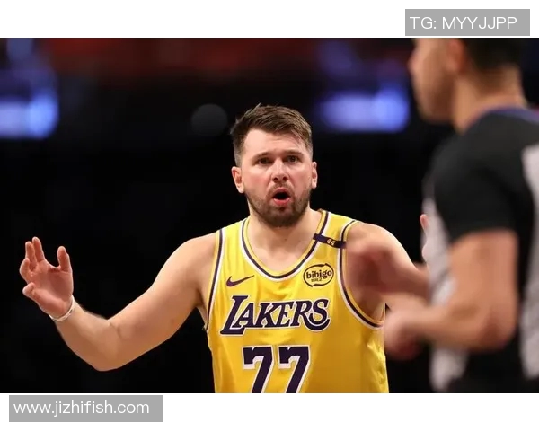 矛盾爆发！斯玛特点名东契奇：强硬点，别总找裁判要犯规